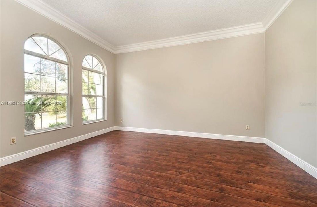 Под контрактом: $445,000 (4 спален, 2 ванн, 2373 Квадратных фут)