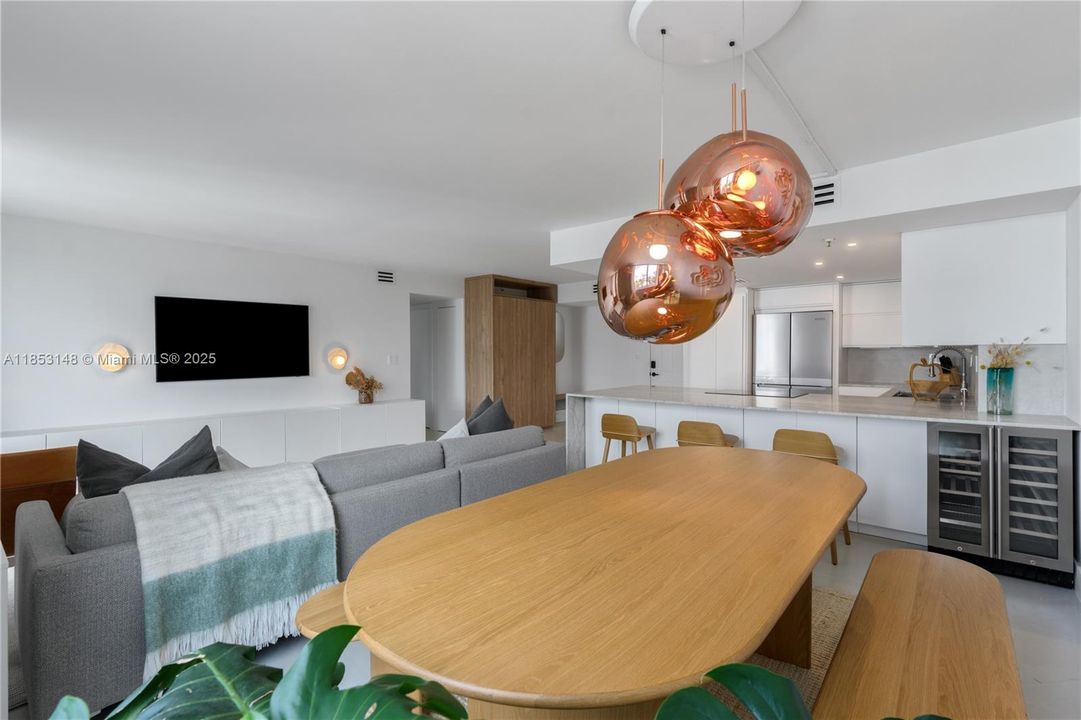 En Venta: $799,000 (2 camas, 2 baños, 1070 Pies cuadrados)