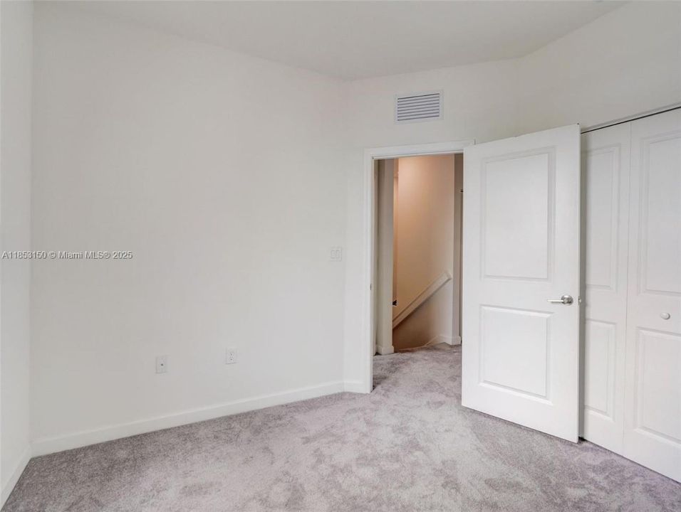 На продажу: $424,900 (3 спален, 2 ванн, 1442 Квадратных фут)