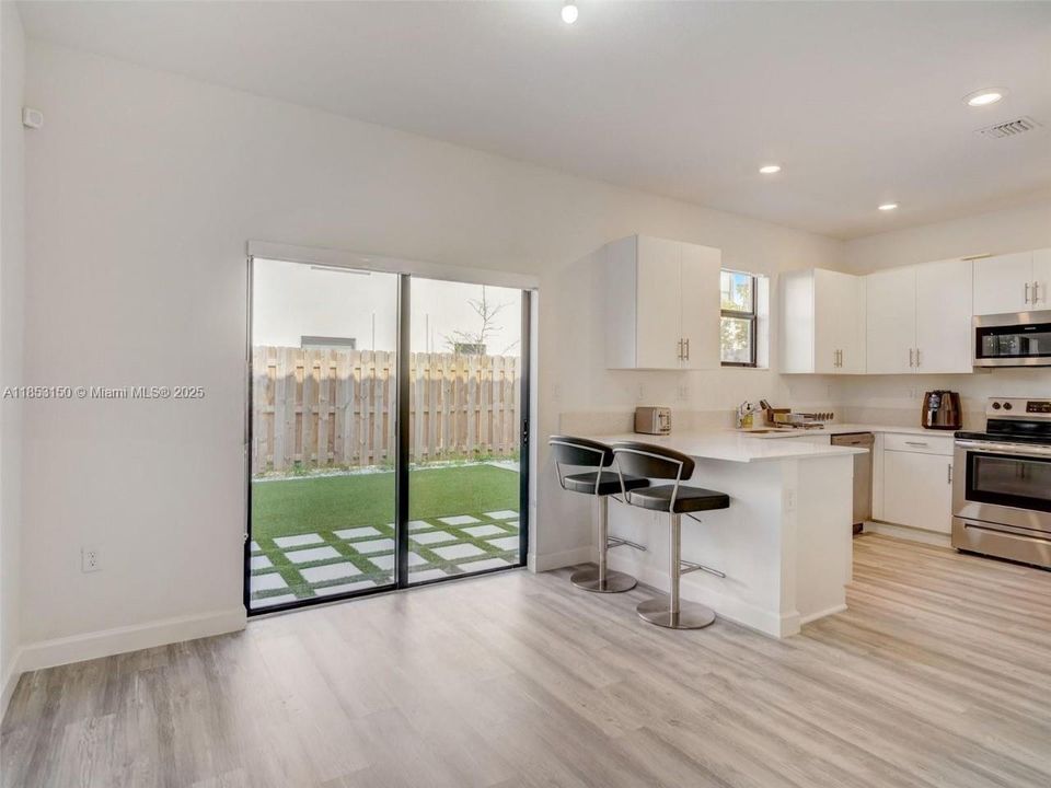 На продажу: $424,900 (3 спален, 2 ванн, 1442 Квадратных фут)