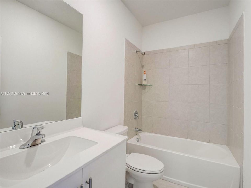 На продажу: $424,900 (3 спален, 2 ванн, 1442 Квадратных фут)