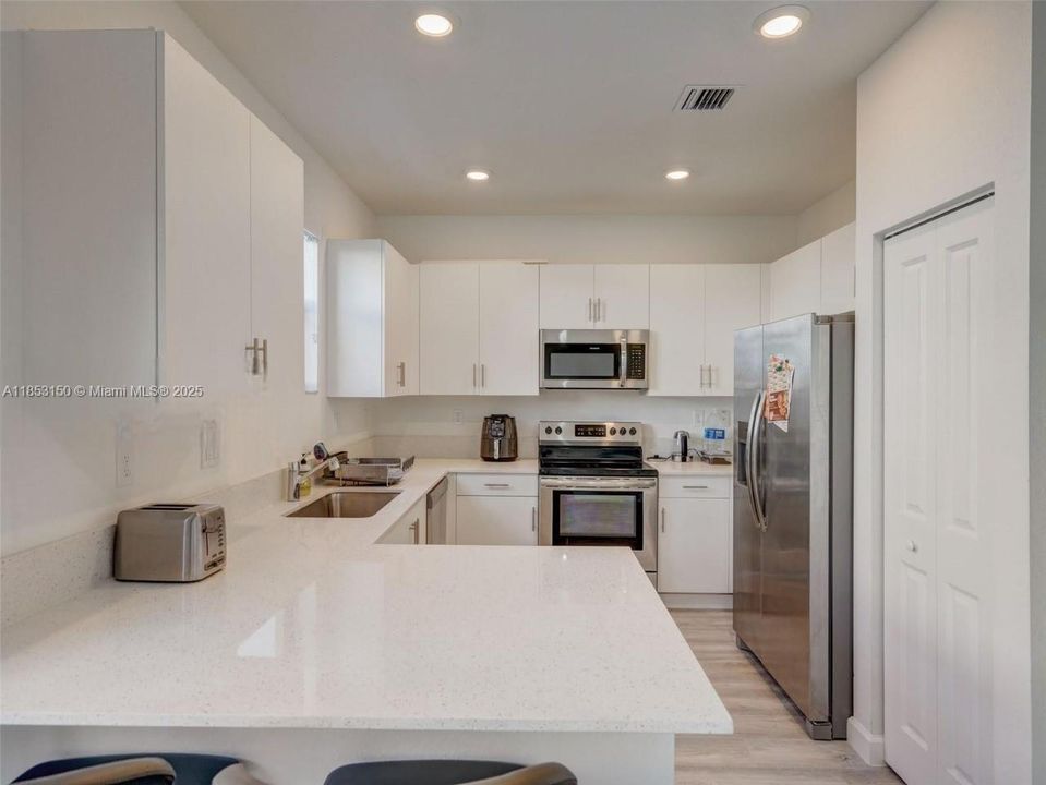 На продажу: $424,900 (3 спален, 2 ванн, 1442 Квадратных фут)