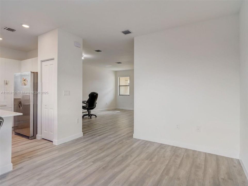 На продажу: $424,900 (3 спален, 2 ванн, 1442 Квадратных фут)