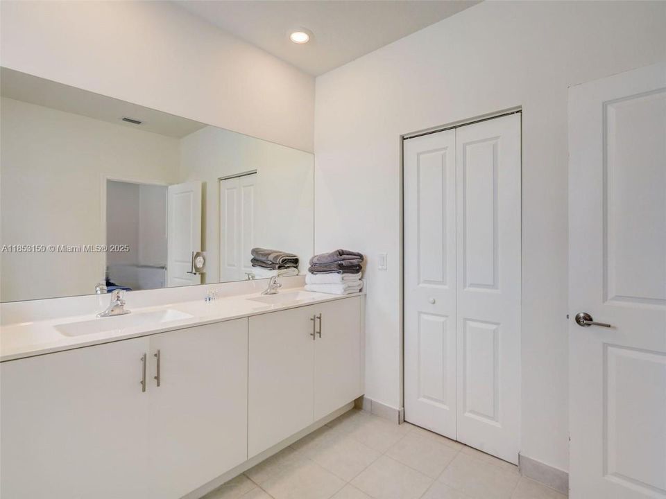 На продажу: $424,900 (3 спален, 2 ванн, 1442 Квадратных фут)