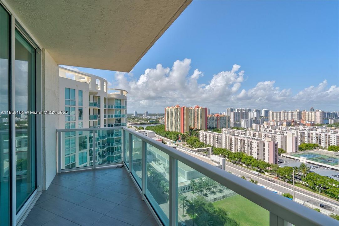 Недавно арендовано: $8,900 (4 спален, 4 ванн, 2911 Квадратных фут)