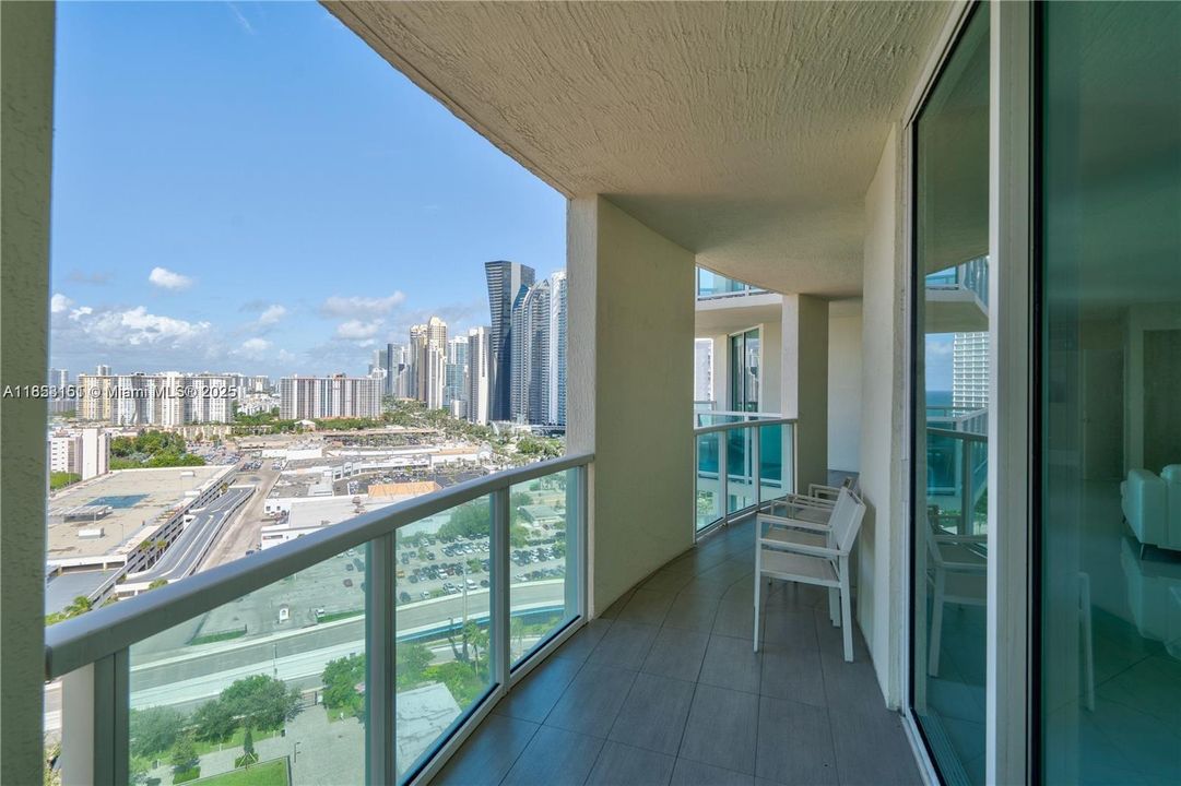 Недавно арендовано: $8,900 (4 спален, 4 ванн, 2911 Квадратных фут)