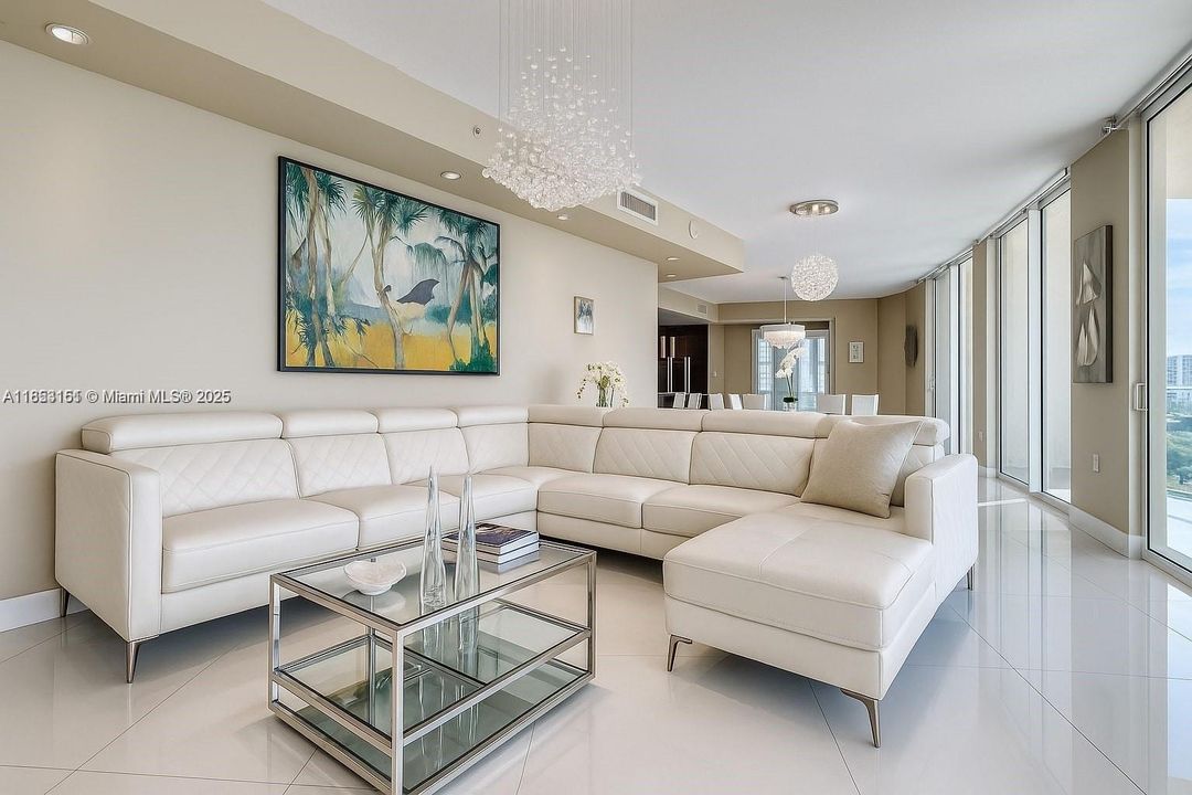 Недавно арендовано: $8,900 (4 спален, 4 ванн, 2911 Квадратных фут)