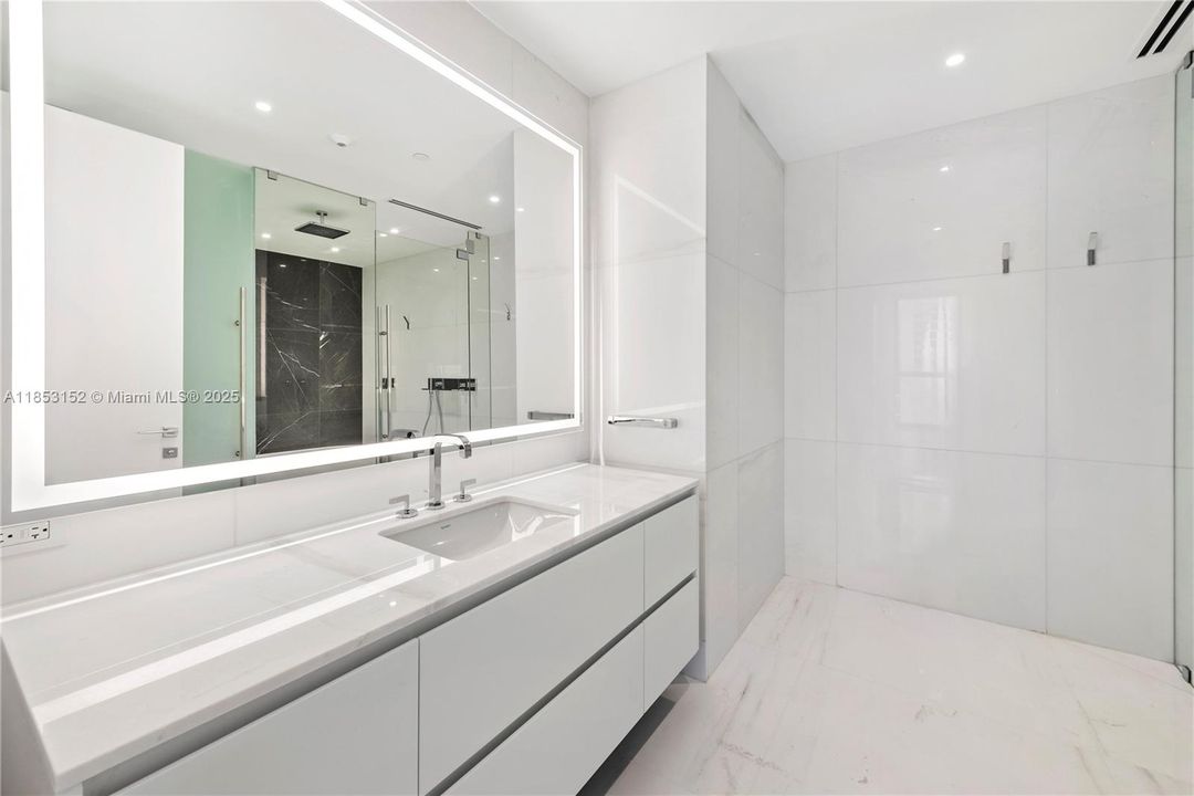 Недавно продано: $1,915,000 (2 спален, 2 ванн, 1578 Квадратных фут)