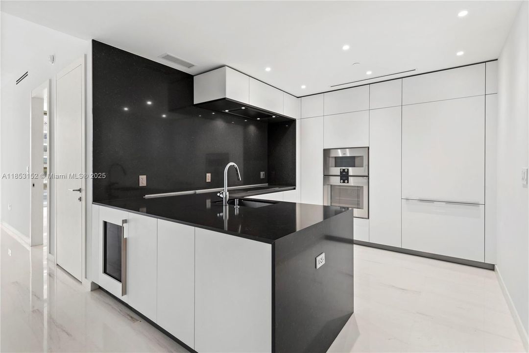 Недавно продано: $1,915,000 (2 спален, 2 ванн, 1578 Квадратных фут)