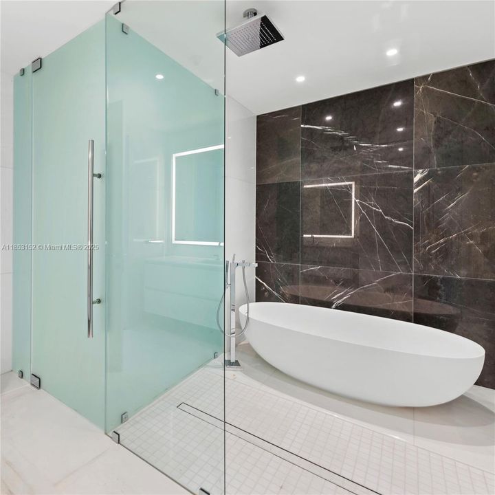 Недавно продано: $1,915,000 (2 спален, 2 ванн, 1578 Квадратных фут)