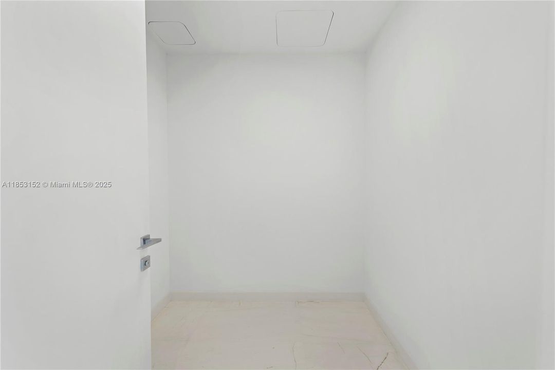 Недавно продано: $1,915,000 (2 спален, 2 ванн, 1578 Квадратных фут)