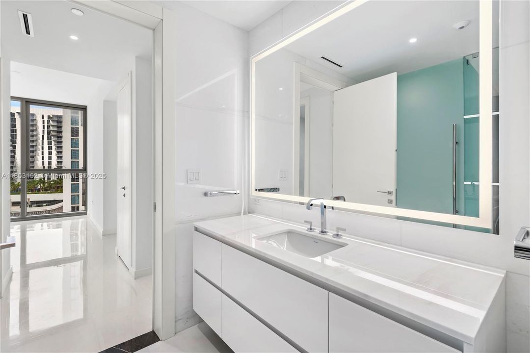 Недавно продано: $1,915,000 (2 спален, 2 ванн, 1578 Квадратных фут)