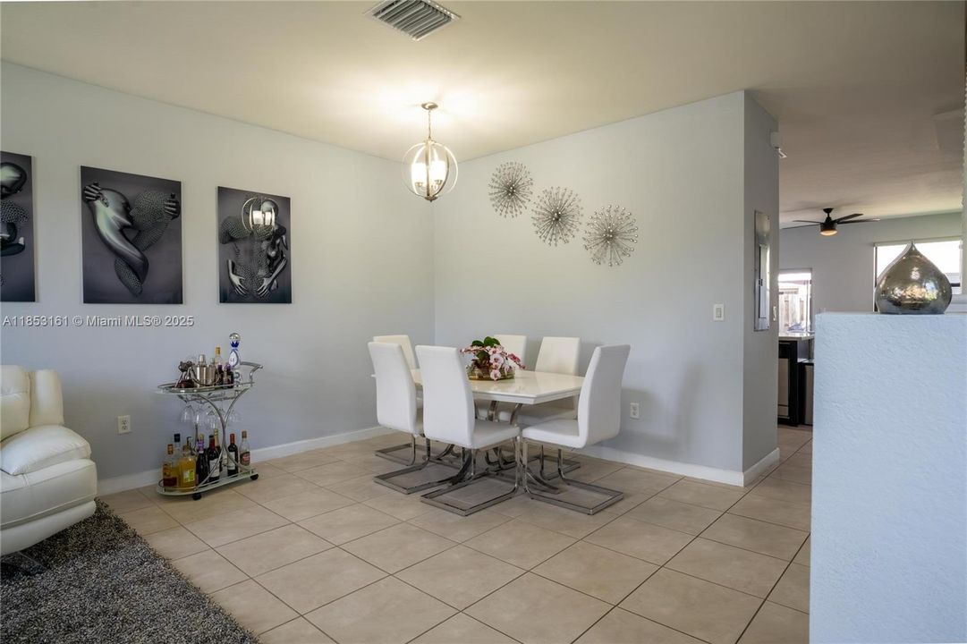 На продажу: $449,900 (3 спален, 2 ванн, 1524 Квадратных фут)