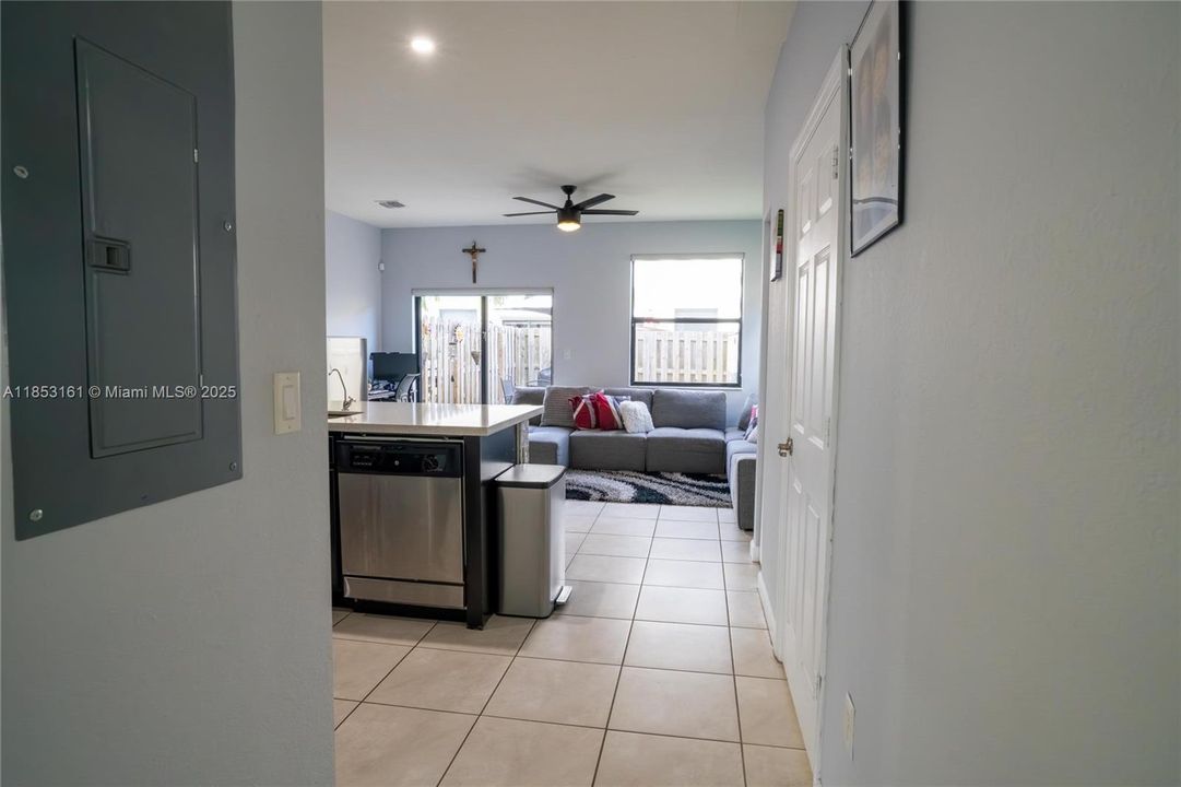 На продажу: $449,900 (3 спален, 2 ванн, 1524 Квадратных фут)