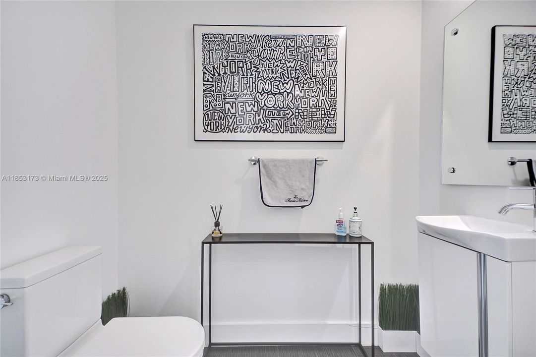 待售: $1,200,000 (2 贝兹, 2 浴室, 1647 平方英尺)