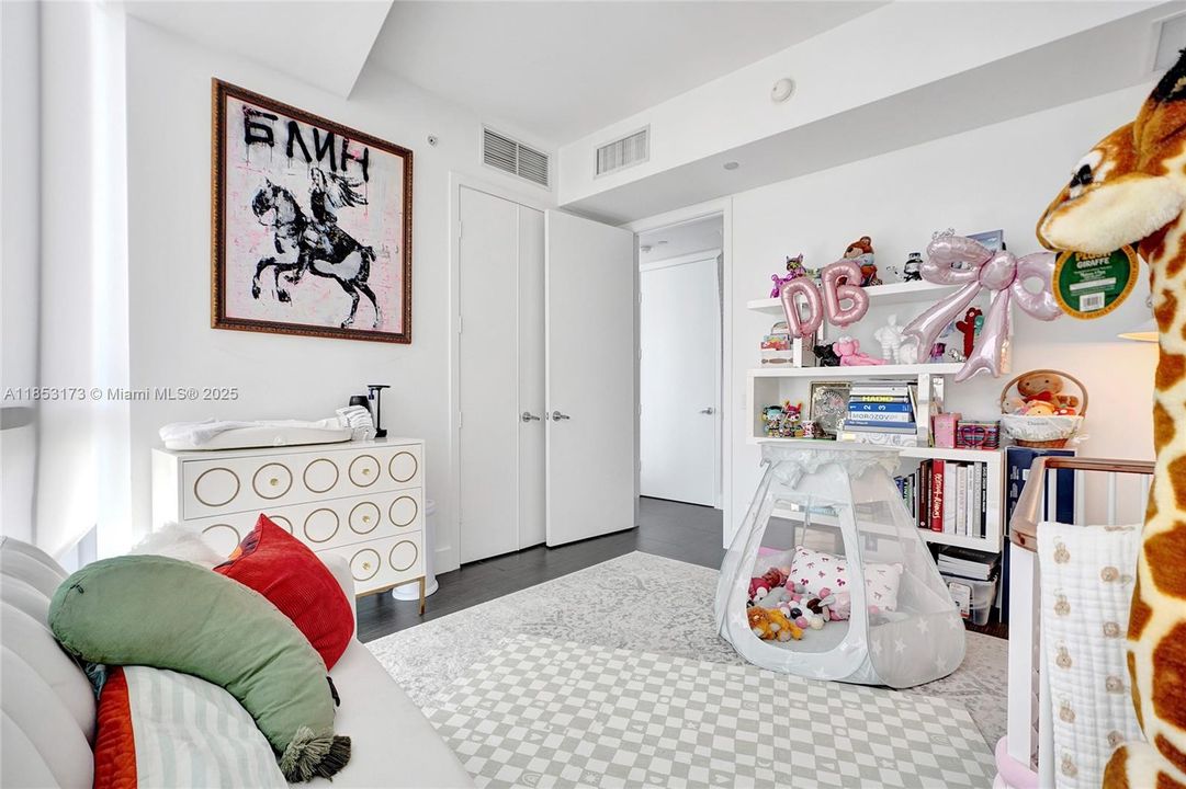 待售: $1,200,000 (2 贝兹, 2 浴室, 1647 平方英尺)