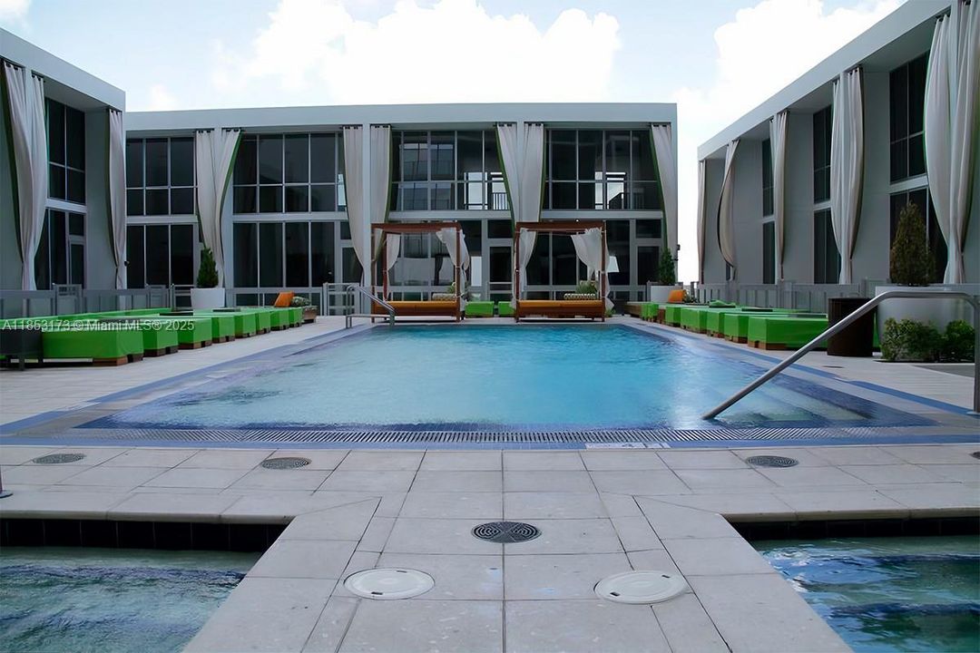 待售: $1,200,000 (2 贝兹, 2 浴室, 1647 平方英尺)