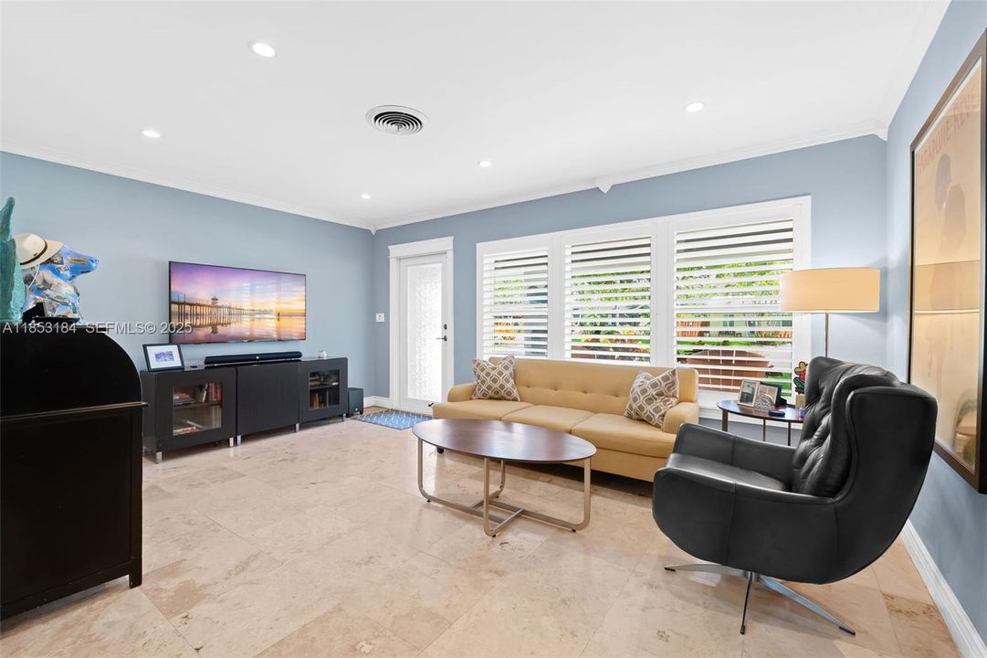 En Venta: $859,000 (3 camas, 2 baños, 1780 Pies cuadrados)