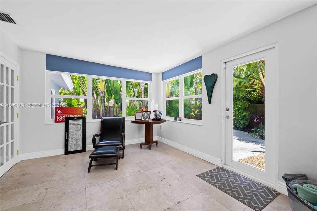 En Venta: $859,000 (3 camas, 2 baños, 1780 Pies cuadrados)