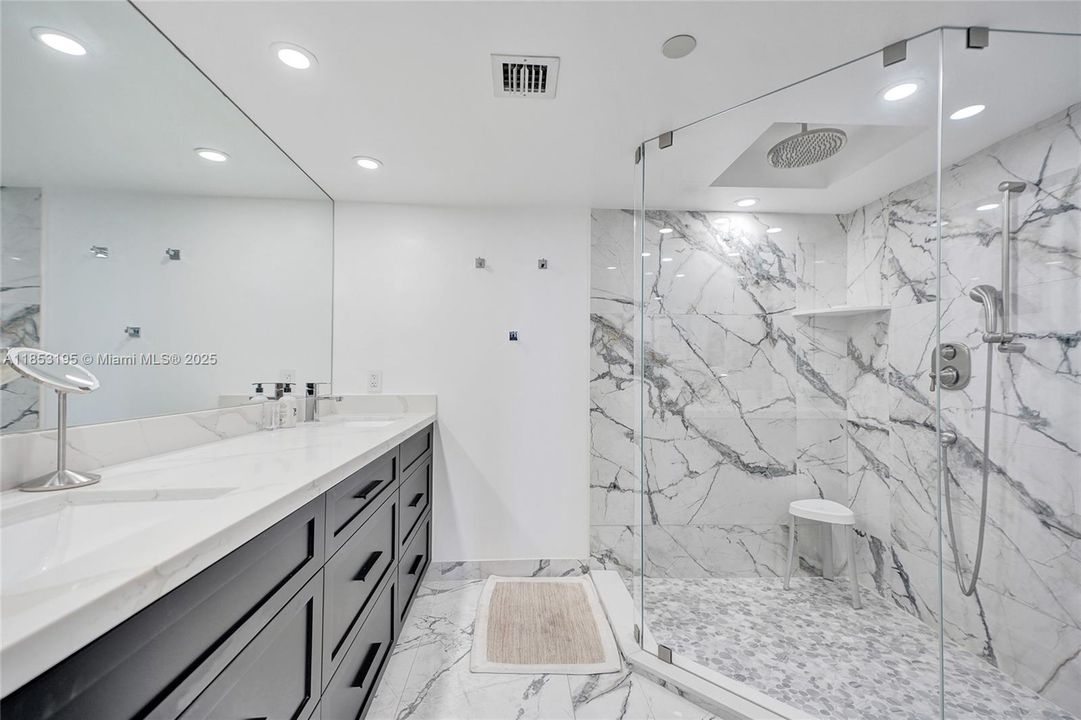 For Sale: $495,000 (2 beds, 2 baths, 1268 Square Feet)