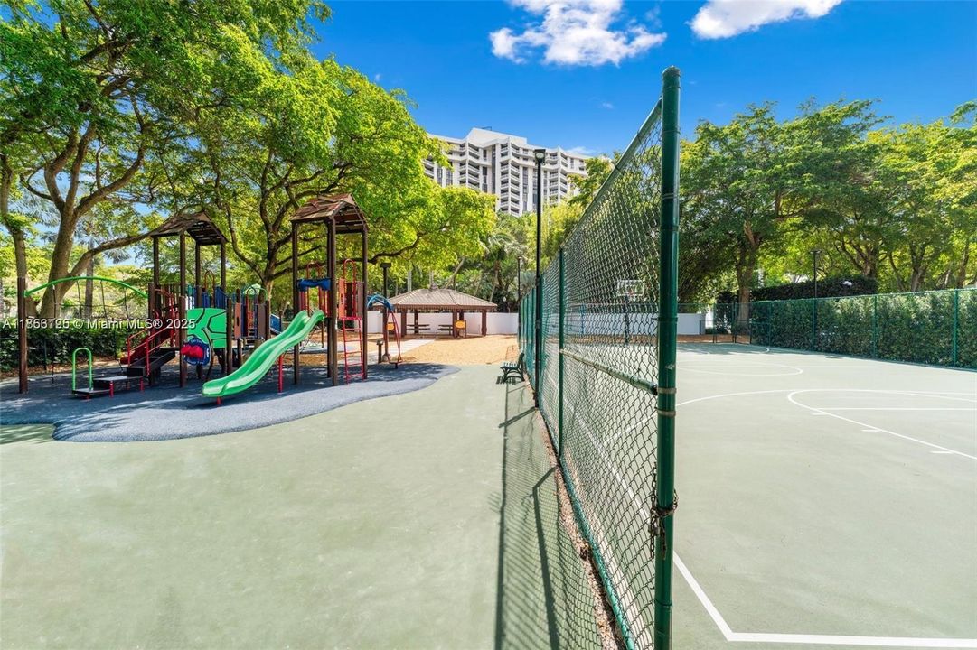 For Sale: $495,000 (2 beds, 2 baths, 1268 Square Feet)