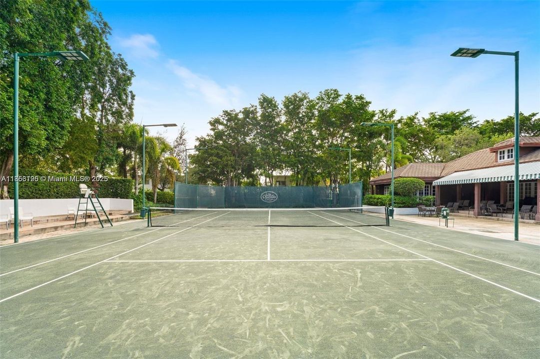 For Sale: $495,000 (2 beds, 2 baths, 1268 Square Feet)