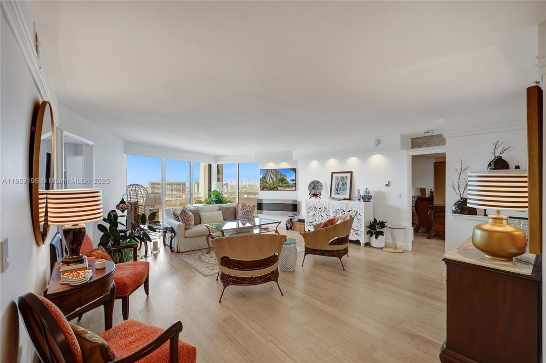 For Sale: $495,000 (2 beds, 2 baths, 1268 Square Feet)