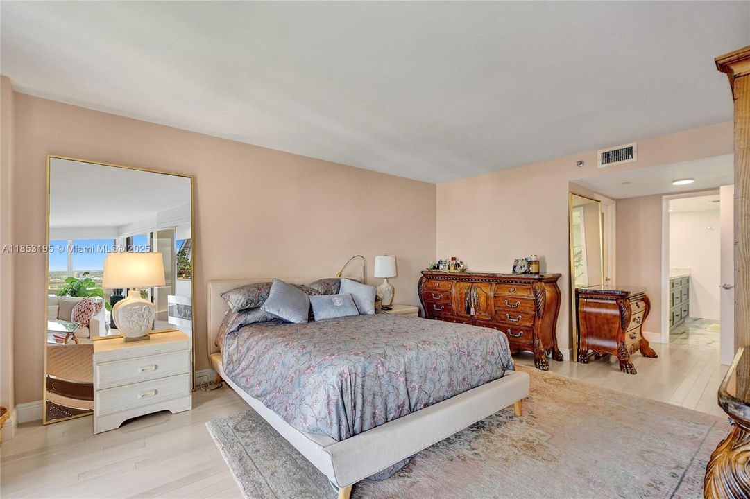 For Sale: $495,000 (2 beds, 2 baths, 1268 Square Feet)