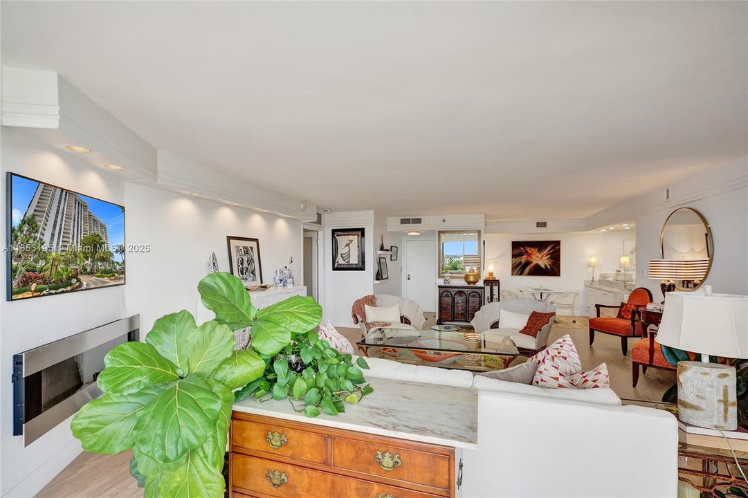 For Sale: $495,000 (2 beds, 2 baths, 1268 Square Feet)