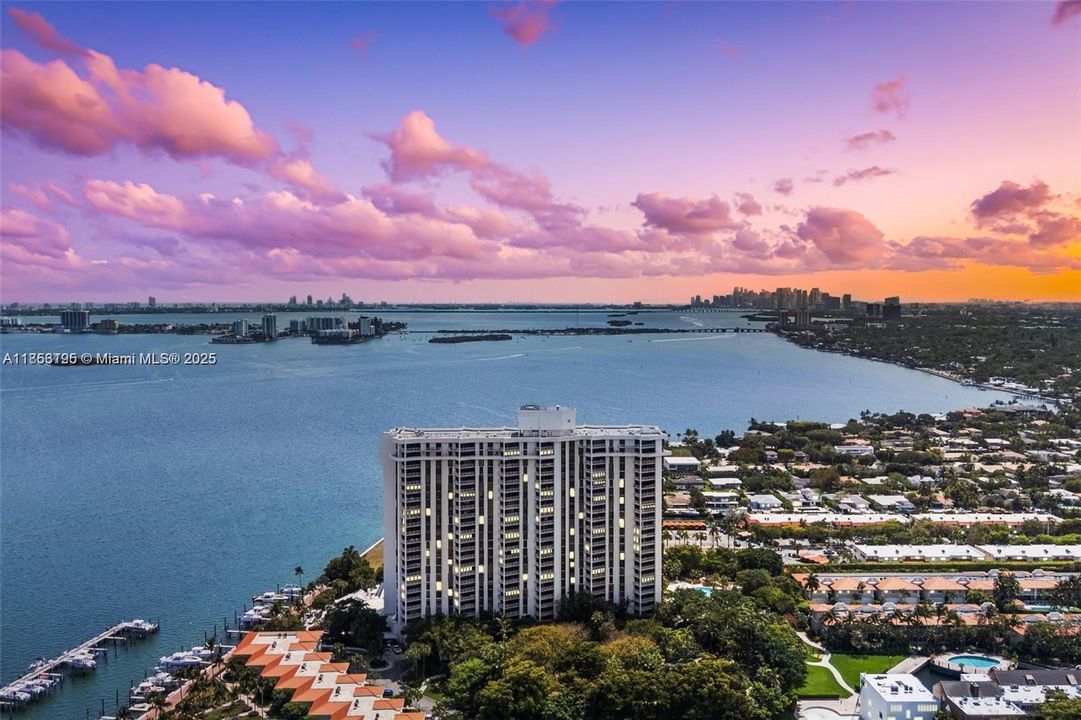 For Sale: $495,000 (2 beds, 2 baths, 1268 Square Feet)