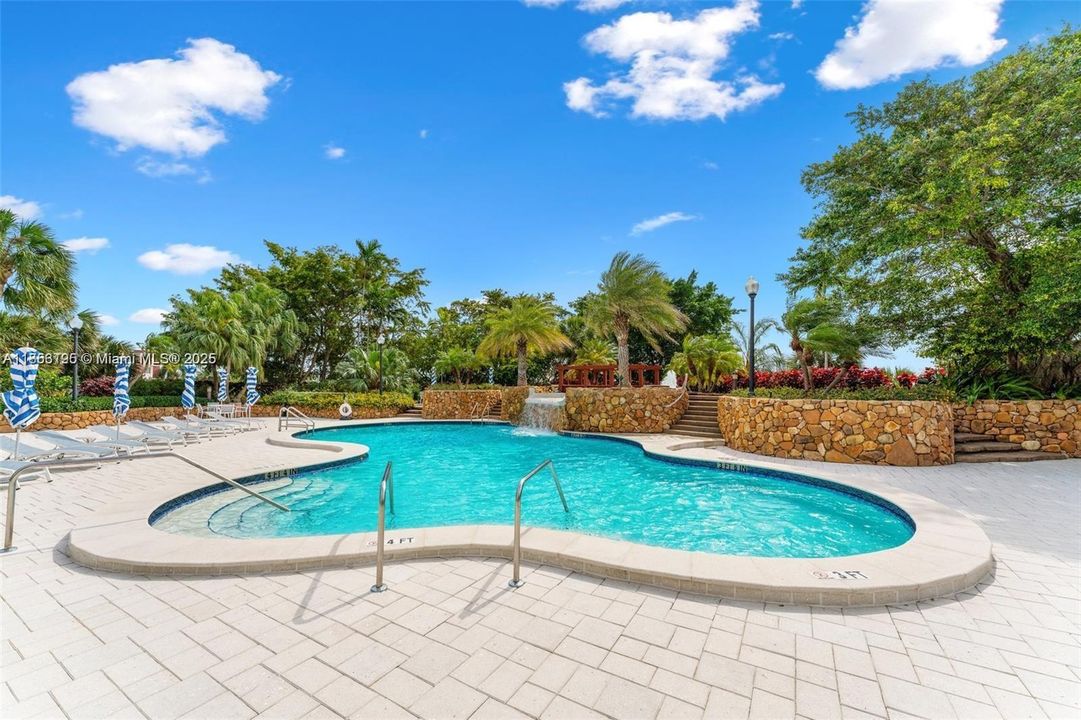 For Sale: $495,000 (2 beds, 2 baths, 1268 Square Feet)