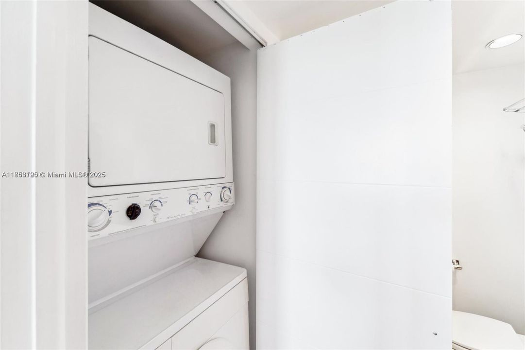 For Sale: $495,000 (2 beds, 2 baths, 1268 Square Feet)