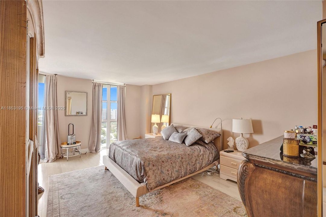 For Sale: $495,000 (2 beds, 2 baths, 1268 Square Feet)