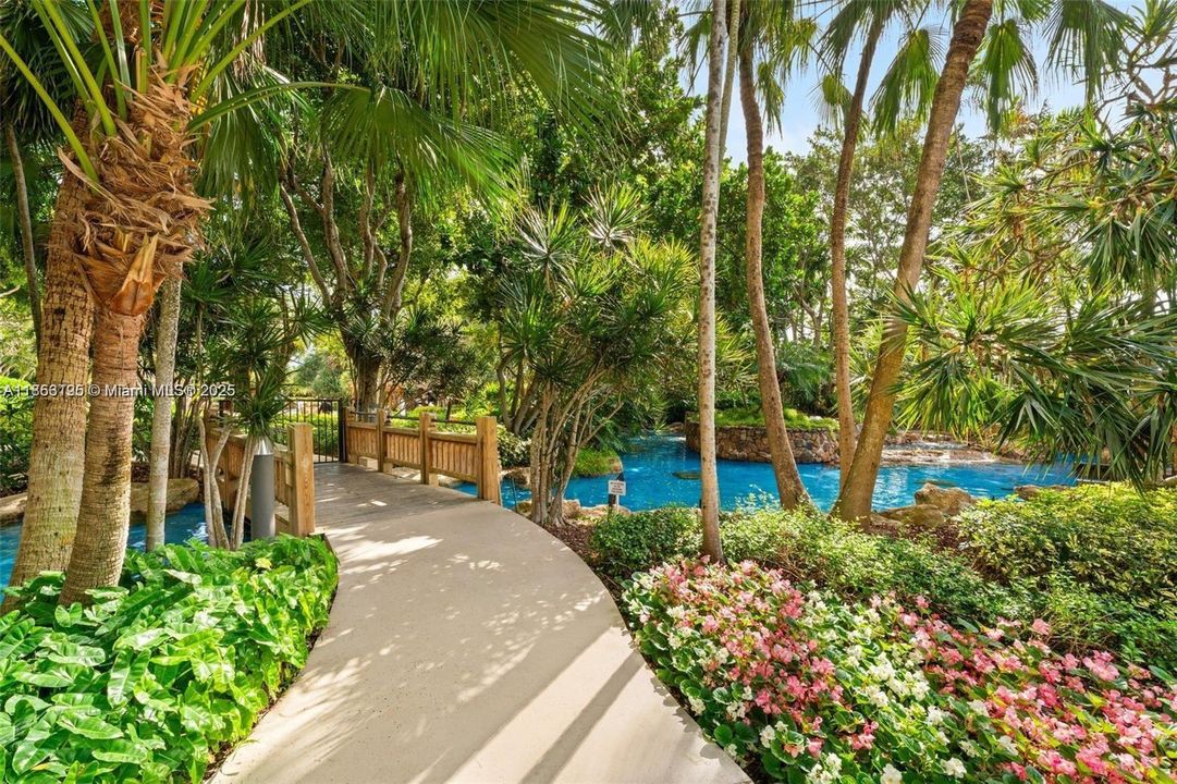 For Sale: $495,000 (2 beds, 2 baths, 1268 Square Feet)