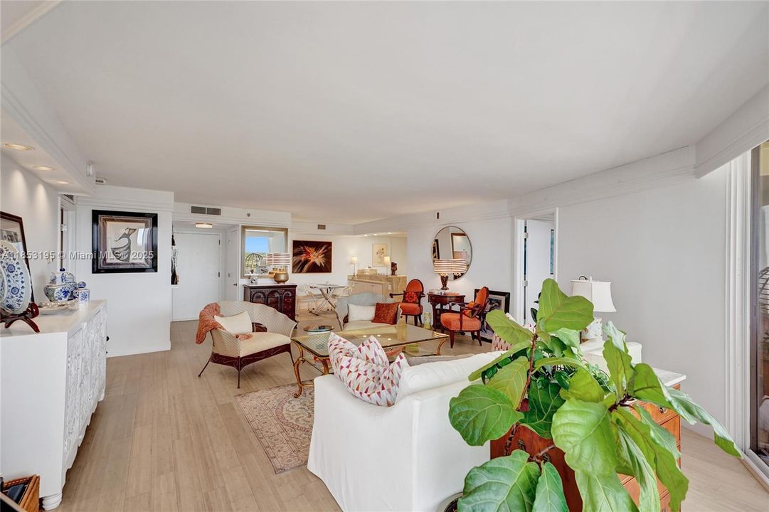 For Sale: $495,000 (2 beds, 2 baths, 1268 Square Feet)
