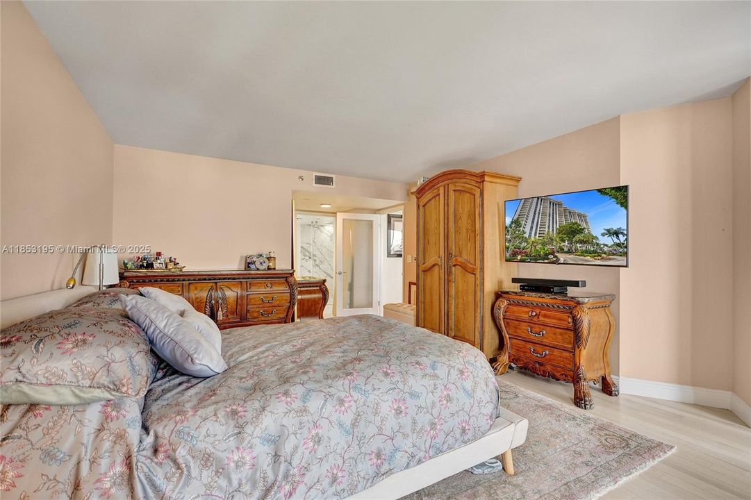 For Sale: $495,000 (2 beds, 2 baths, 1268 Square Feet)