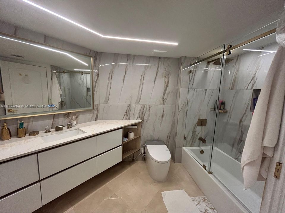 Activo con contrato: $9,800 (3 camas, 3 baños, 2020 Pies cuadrados)