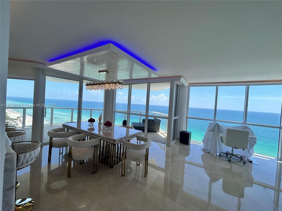 Activo con contrato: $9,800 (3 camas, 3 baños, 2020 Pies cuadrados)