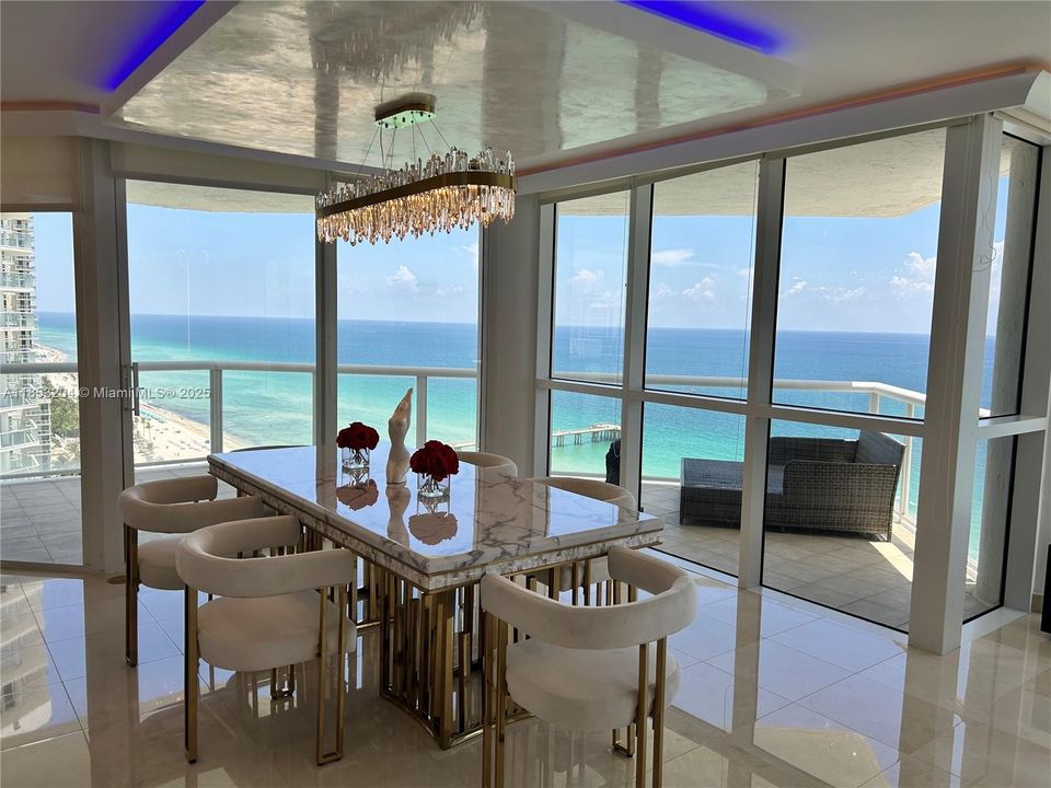 Activo con contrato: $9,800 (3 camas, 3 baños, 2020 Pies cuadrados)