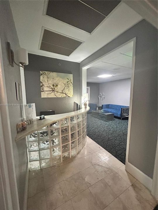 Activo con contrato: $9,800 (3 camas, 3 baños, 2020 Pies cuadrados)