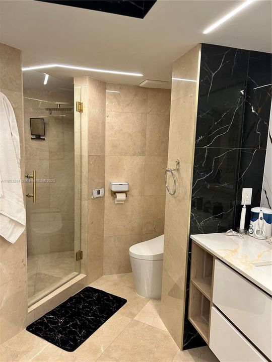 Activo con contrato: $9,800 (3 camas, 3 baños, 2020 Pies cuadrados)