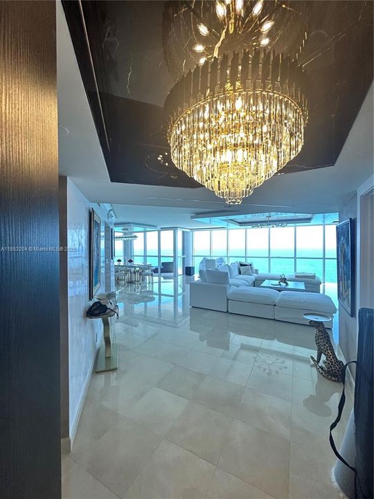 Activo con contrato: $9,800 (3 camas, 3 baños, 2020 Pies cuadrados)