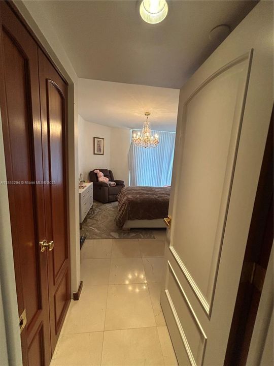 Activo con contrato: $9,800 (3 camas, 3 baños, 2020 Pies cuadrados)