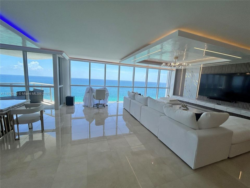 Activo con contrato: $9,800 (3 camas, 3 baños, 2020 Pies cuadrados)