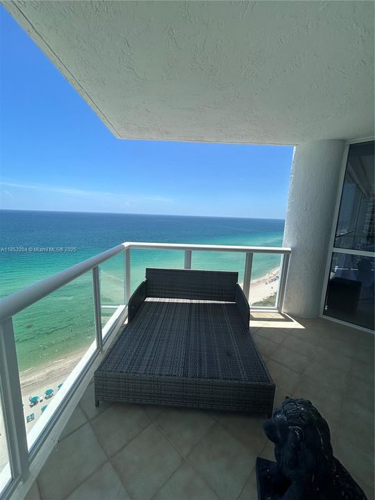 Activo con contrato: $9,800 (3 camas, 3 baños, 2020 Pies cuadrados)