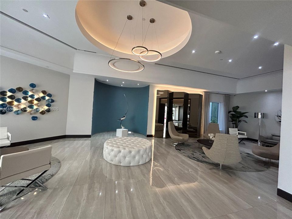 Activo con contrato: $9,800 (3 camas, 3 baños, 2020 Pies cuadrados)