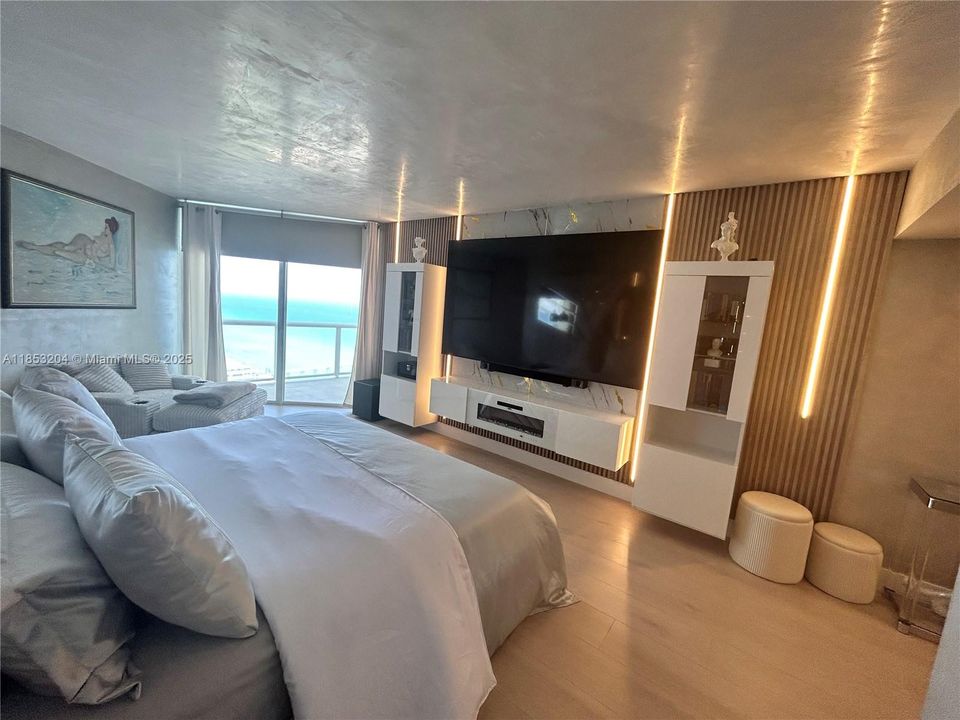 Activo con contrato: $9,800 (3 camas, 3 baños, 2020 Pies cuadrados)