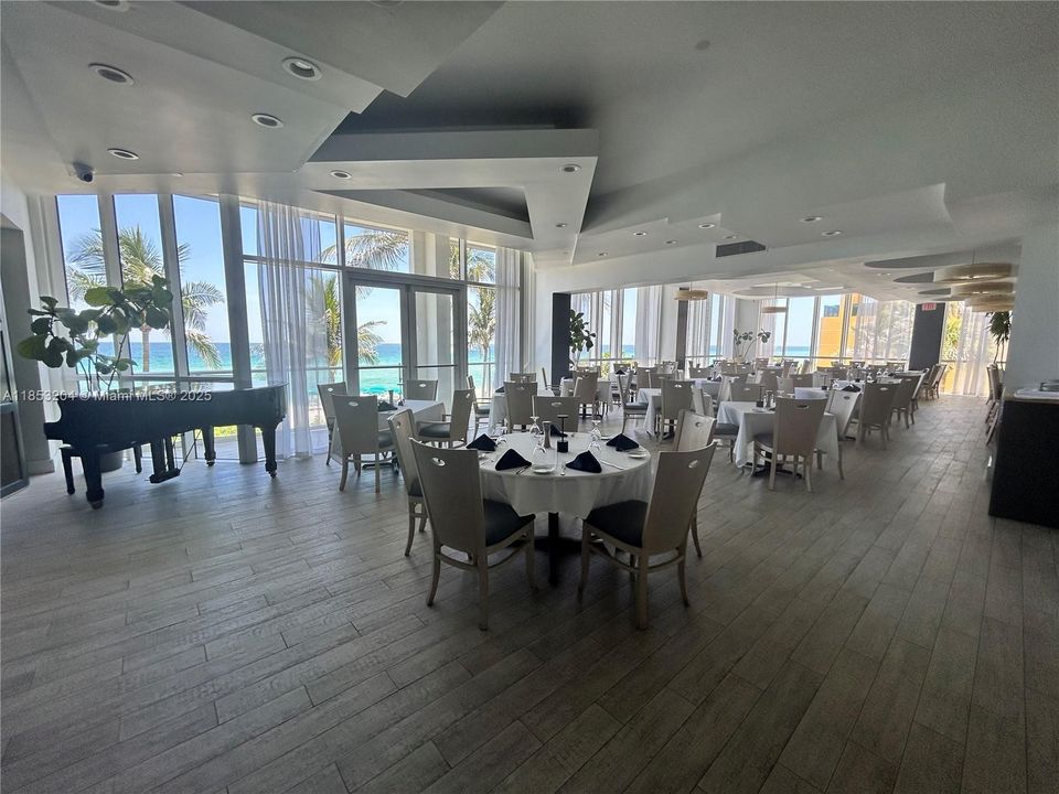 Activo con contrato: $9,800 (3 camas, 3 baños, 2020 Pies cuadrados)