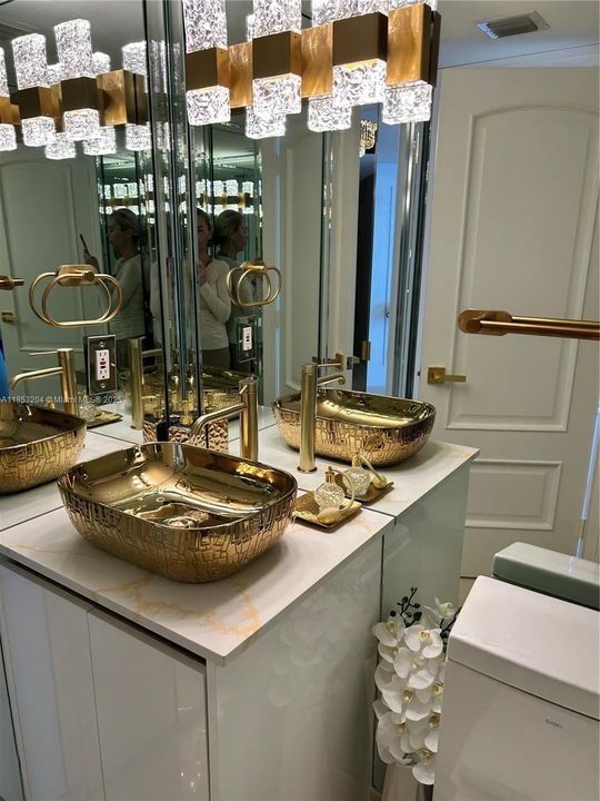 Activo con contrato: $9,800 (3 camas, 3 baños, 2020 Pies cuadrados)