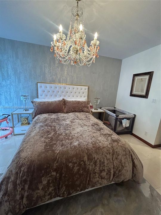 Activo con contrato: $9,800 (3 camas, 3 baños, 2020 Pies cuadrados)